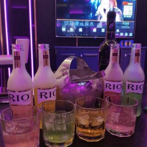 杭州高端夜场招聘商务接待,需要统一穿工装吗_