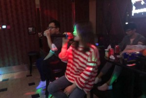 杭州高端KTV包厢：专业DJ打碟，尽享音乐盛宴