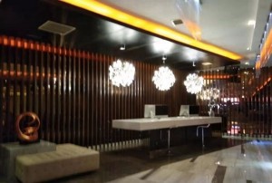 杭州给小费多的夜场ktv招聘包厢服务员,(好上班的不挑人)