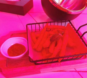 杭州西湖区西湖街道附近夜总会招聘包厢服务员,一个月工资多少