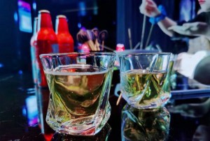 杭州丽都会KTV与花都区娱乐场所，哪个更胜一筹？