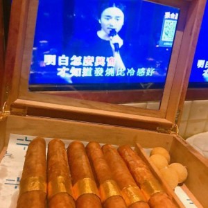 杭州西湖区西溪街道附近酒吧招聘商务接待,一个月工资多少