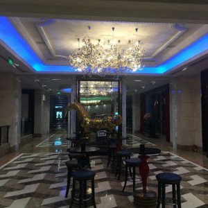 杭州中档酒吧招聘包厢气氛组,服装和形象要求是怎样的？