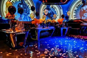 杭州中低端夜总会招聘包厢气氛组,需要统一穿工装吗_