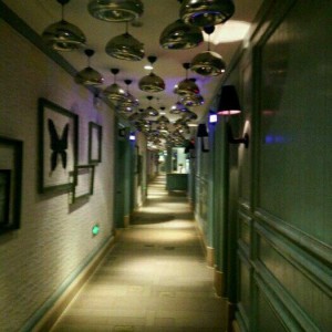 杭州知名的酒吧招聘包厢管家,是上白班还是上夜班