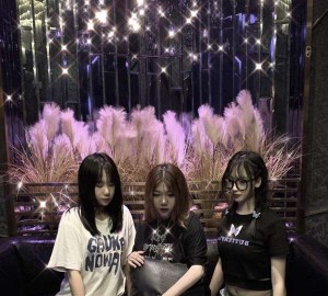 杭州求职新径：网上寻岗兼拍照实践